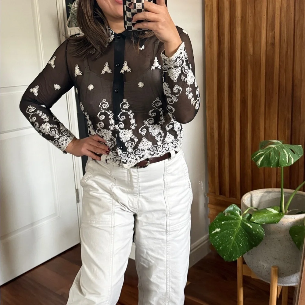 Vintage M. Kalan Cropped Lace Semi Sheer Blouse Buttoned Front. M
